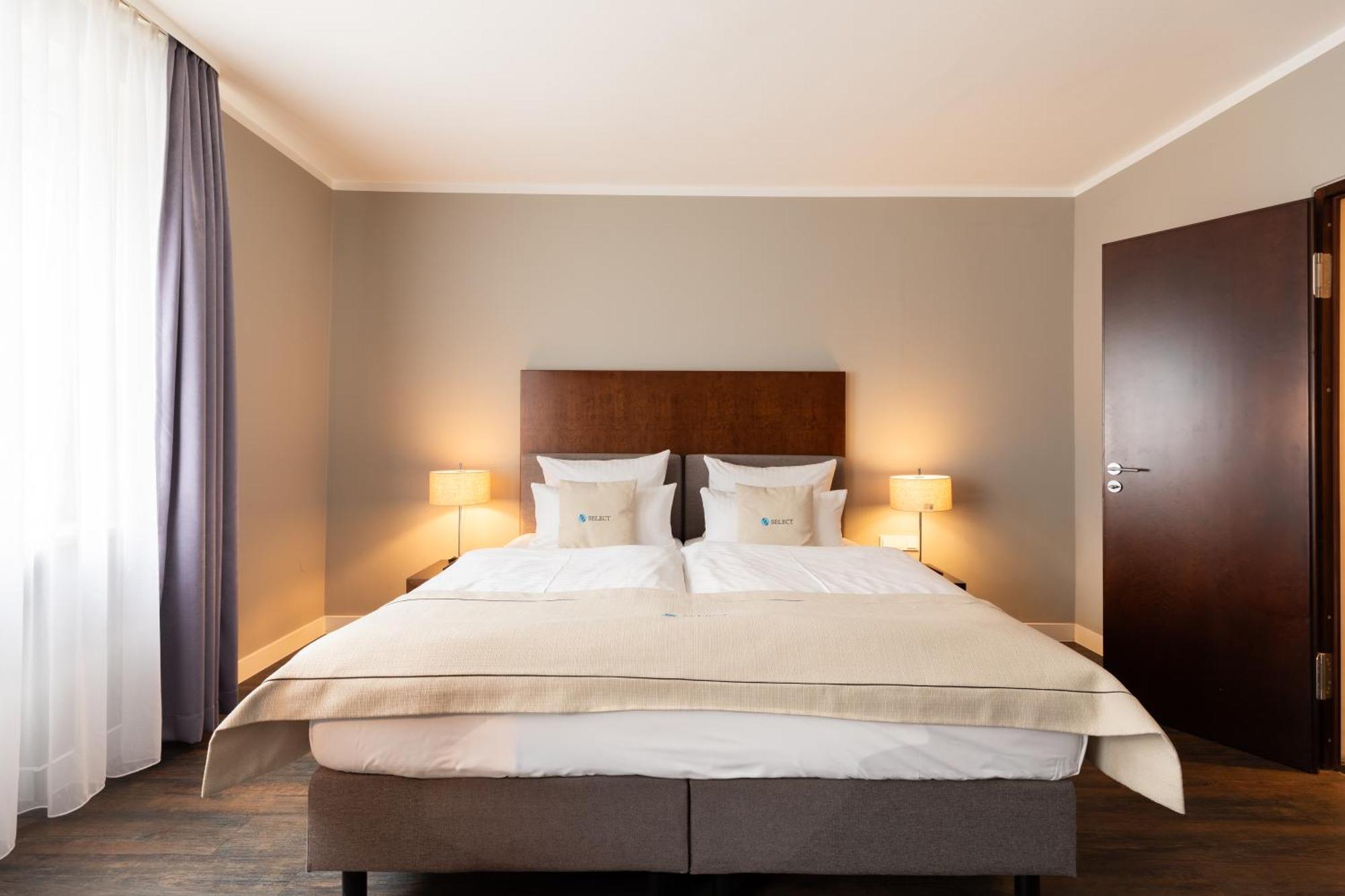 Select Hotel Friedrichshafen Bagian luar foto