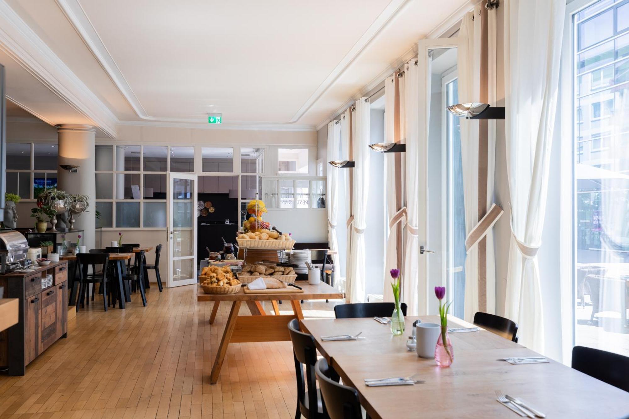 Select Hotel Friedrichshafen Bagian luar foto