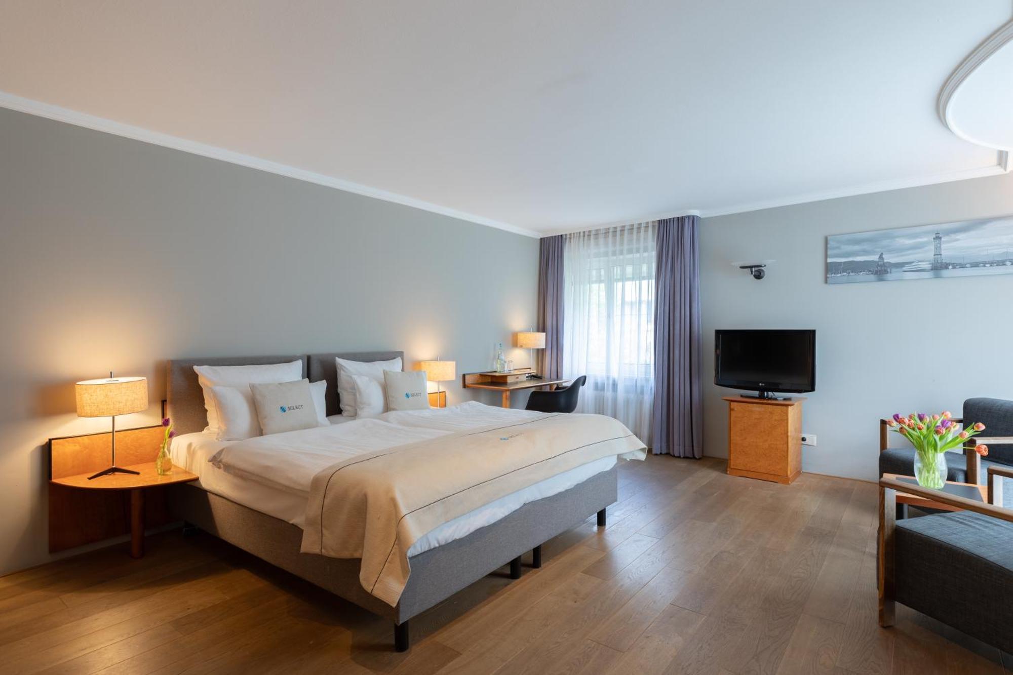 Select Hotel Friedrichshafen Bagian luar foto