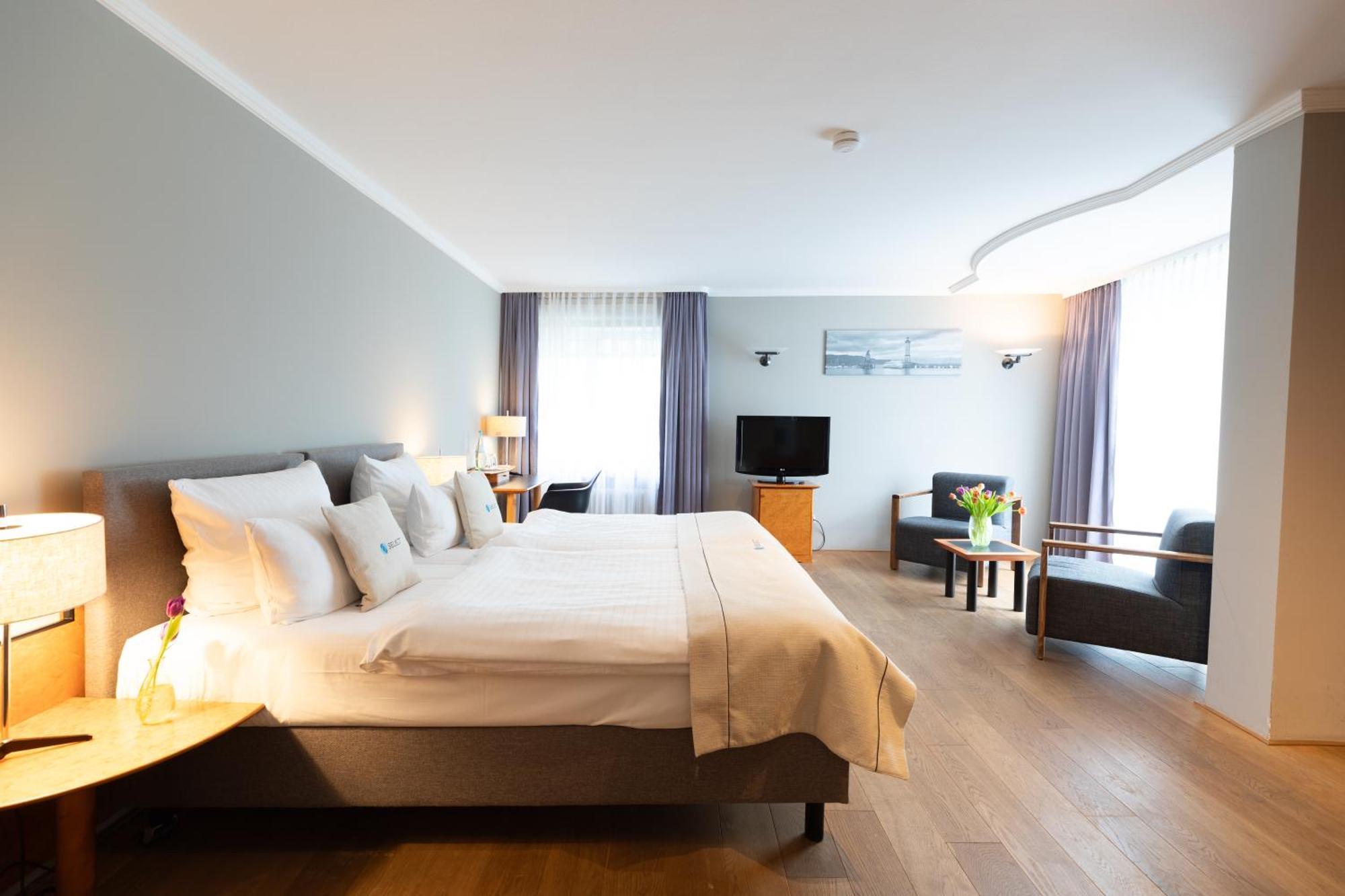 Select Hotel Friedrichshafen Bagian luar foto