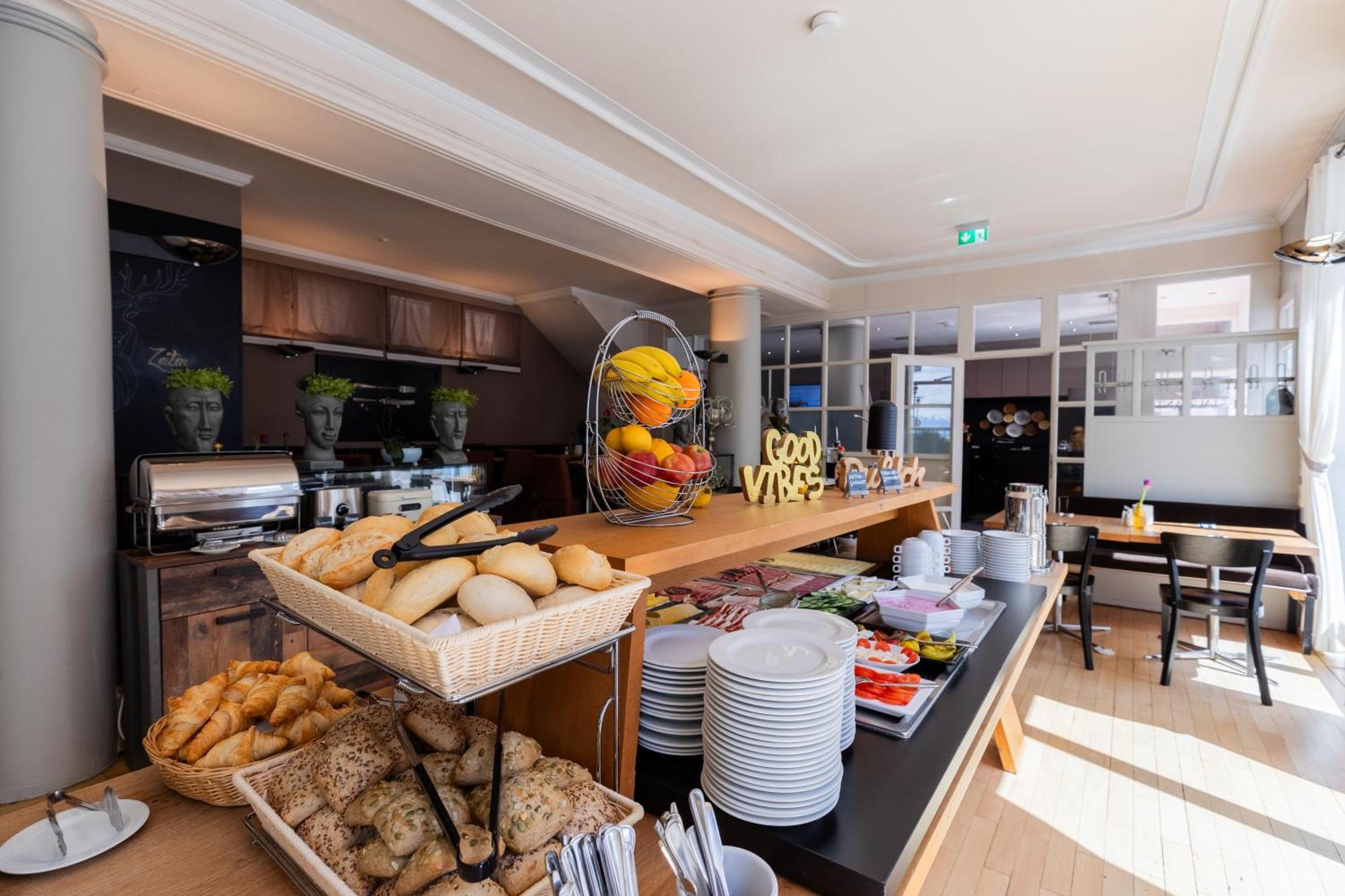 Select Hotel Friedrichshafen Bagian luar foto