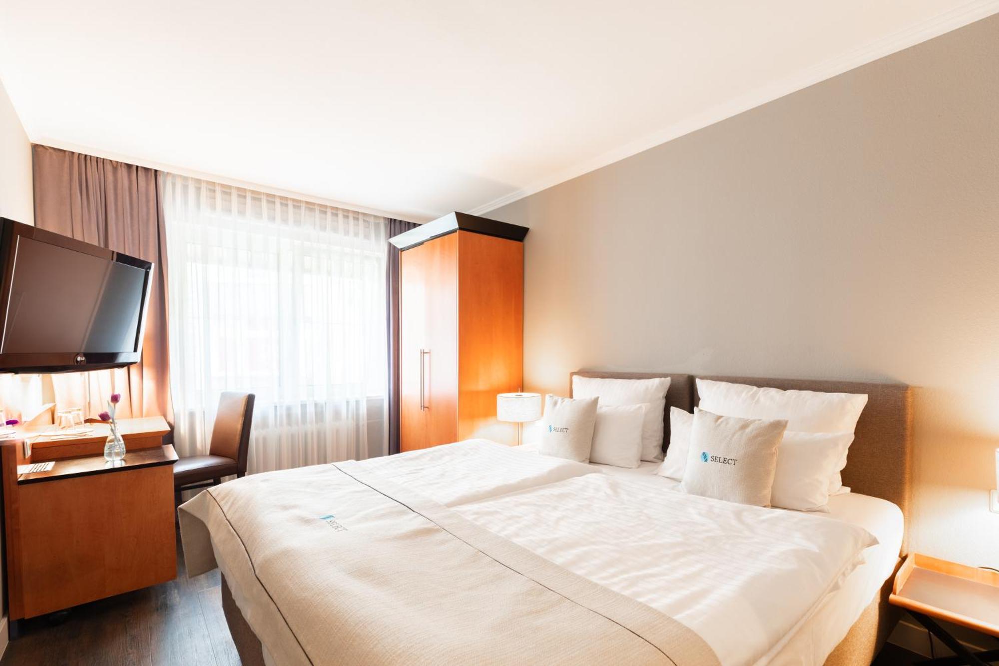 Select Hotel Friedrichshafen Bagian luar foto