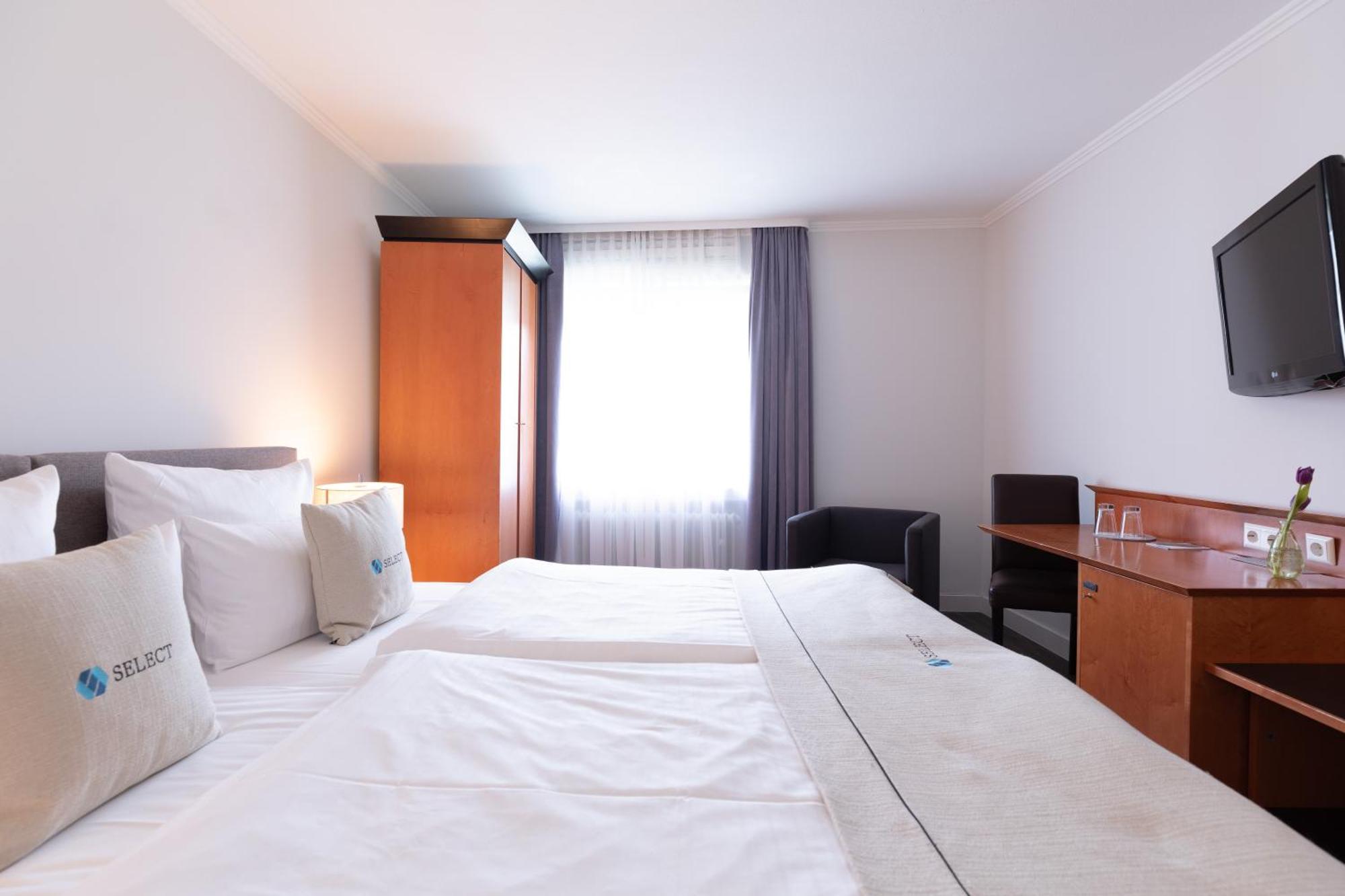 Select Hotel Friedrichshafen Bagian luar foto