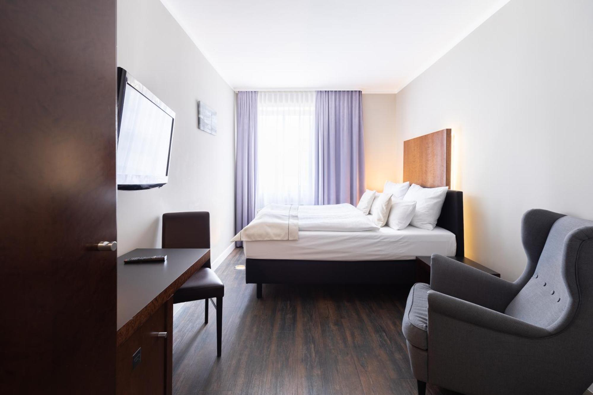 Select Hotel Friedrichshafen Bagian luar foto
